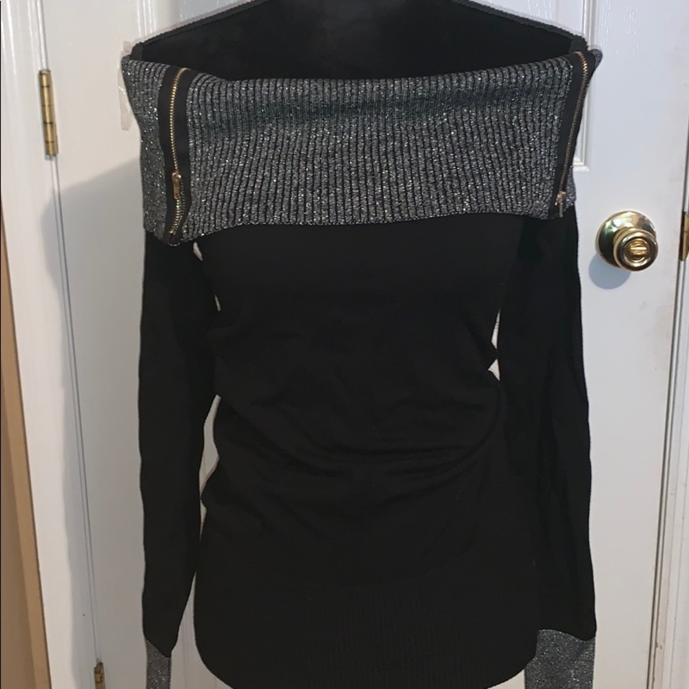 VENUS-Off the Shoulder Sweater
